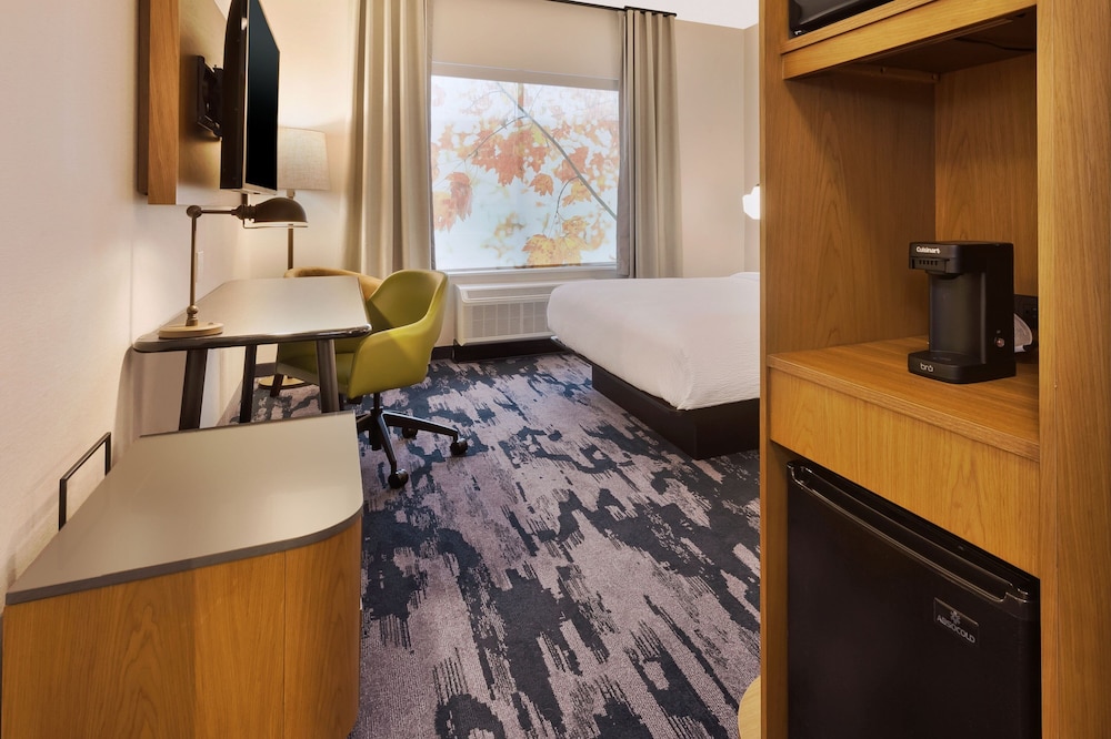 Room, 1 King Bed (Hearing Accessible) - Photo 1