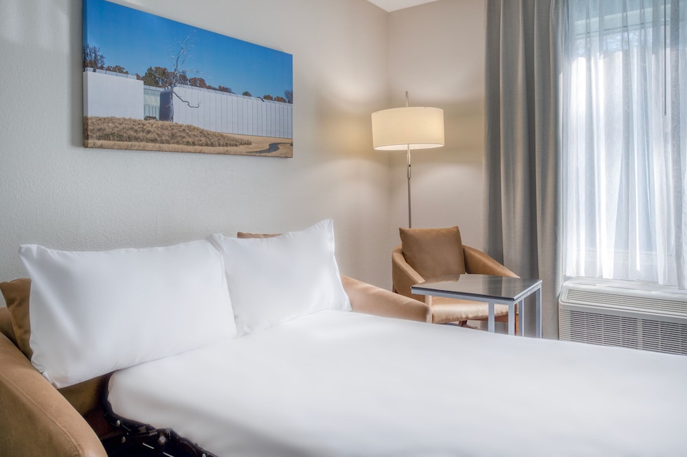 Executive Suite, 1 King Bed with Sofa bed - Photo 3