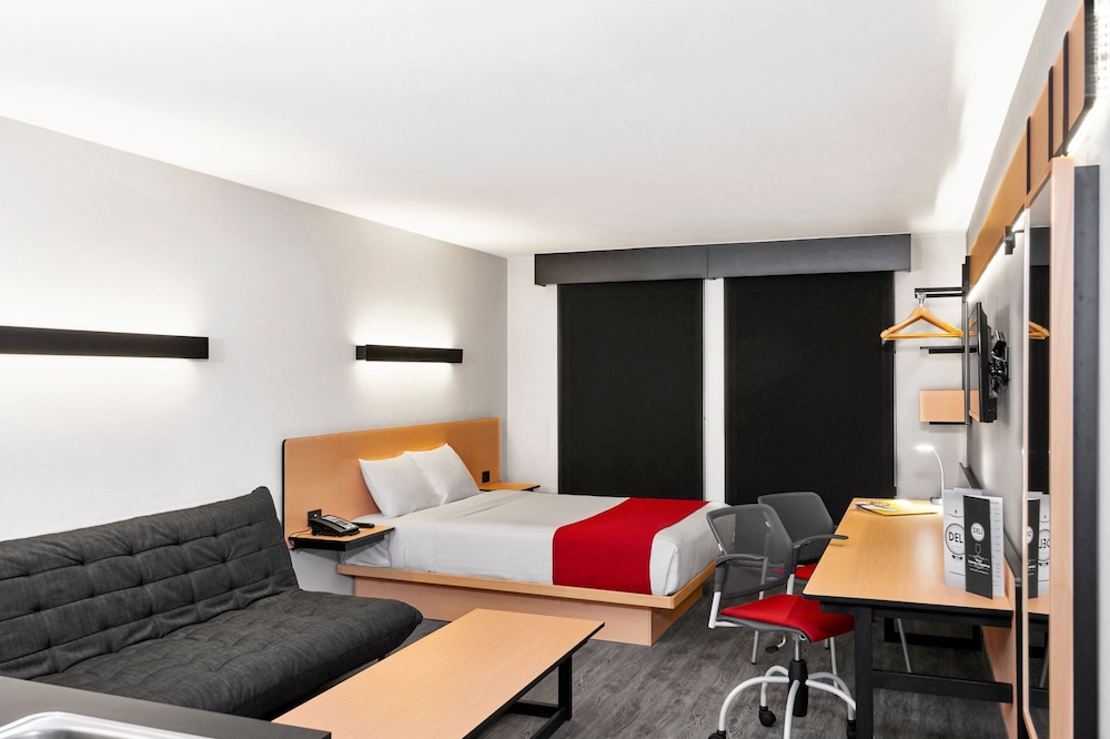 Superior Room, 1 Queen Bed with Sofa bed - Photo 3