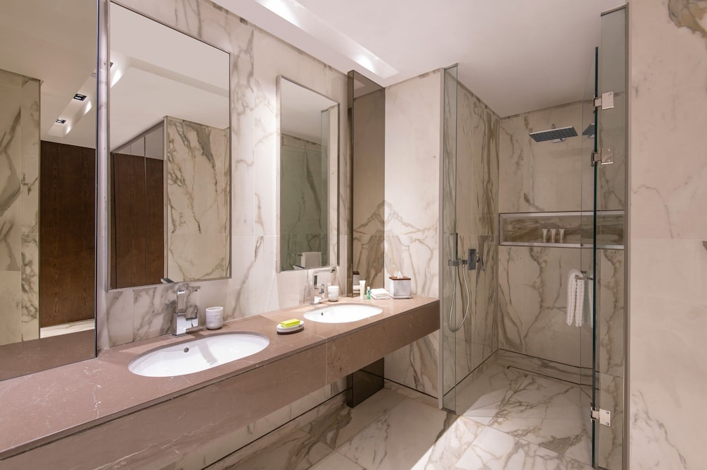 Premium Suite, 1 Bedroom (Partial Sea View) - Photo 2