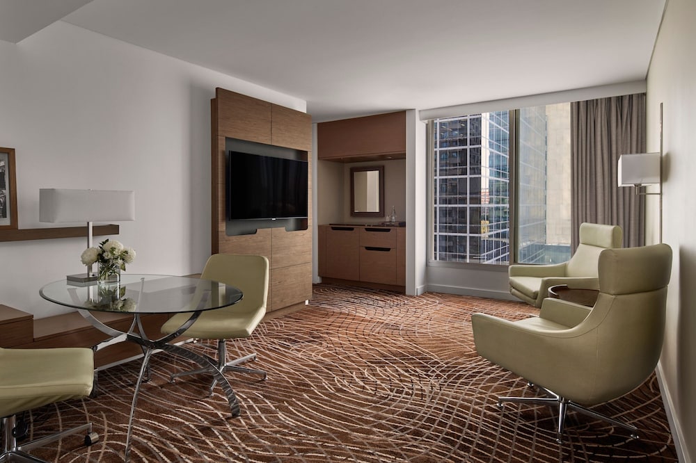 Suite, 1 King Bed, City View - Photo 2