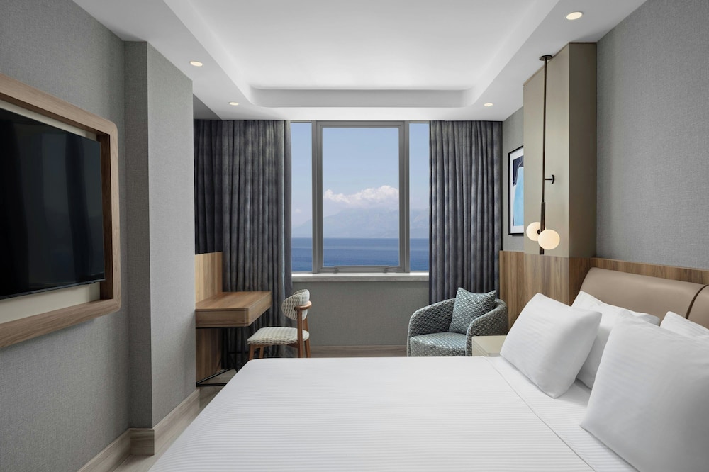 Standard Room, 1 King Bed, Sea View
