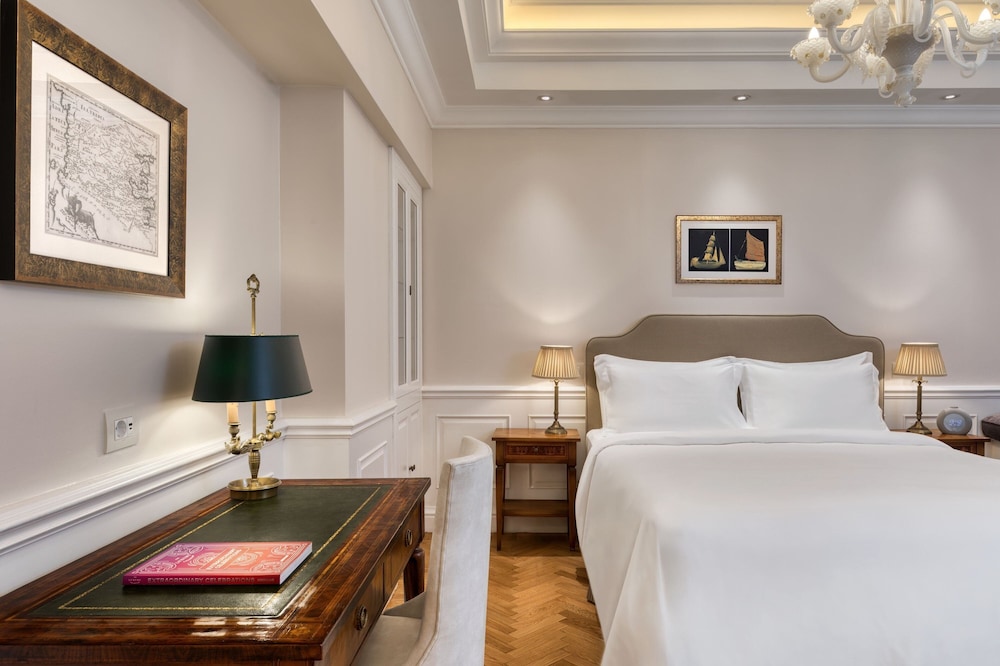 Classic Room, 1 King Bed, Courtyard View (View)