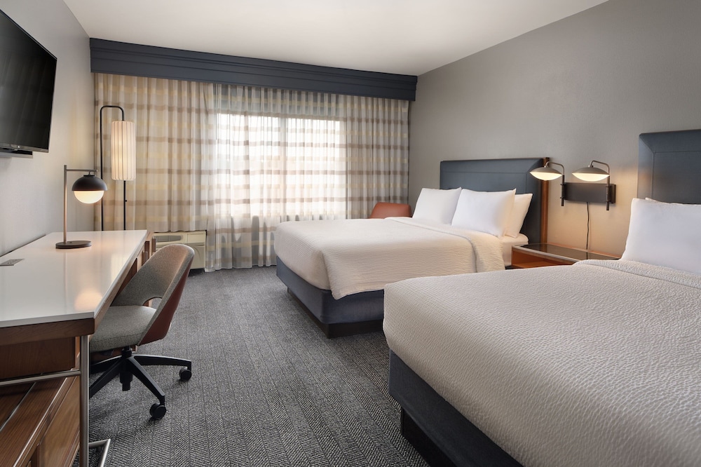 Room, 2 Queen Beds - Photo 3