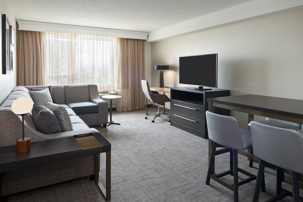 Suite, 2 Bedrooms - Photo 7
