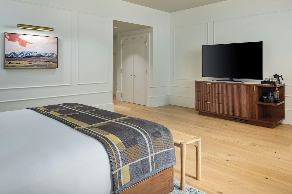 Junior Suite, 1 King Bed - Photo 2