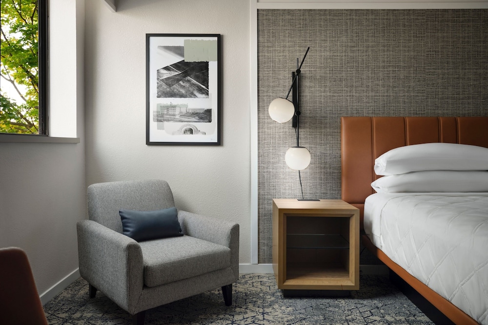 Room, 2 Queen Beds, Balcony - Photo 2