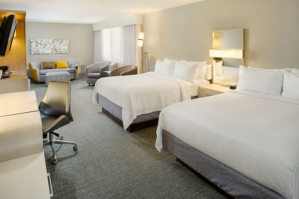 Room, 2 Queen Beds (Mobility/Hearing Access, Transf Shwr) - Photo 2