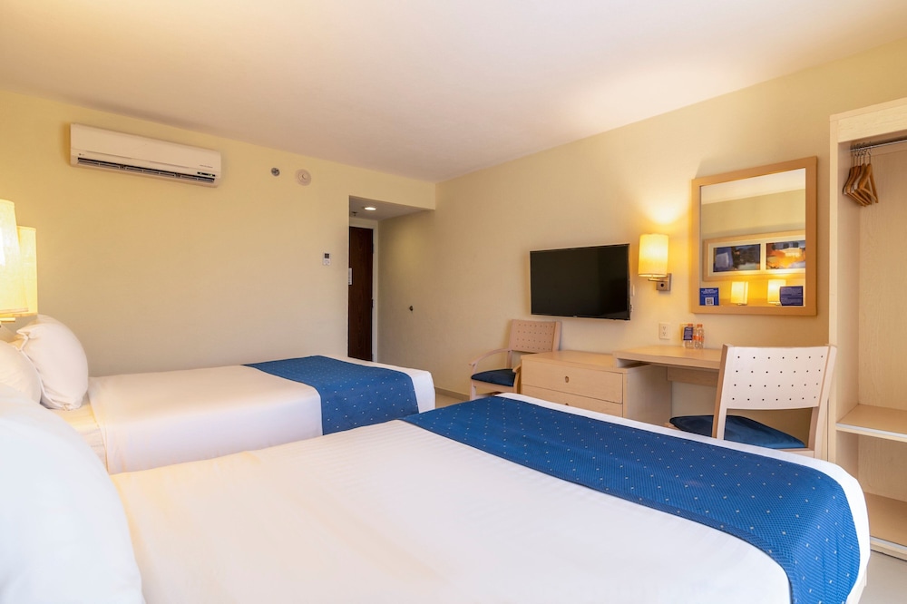 Room, 2 Double Beds - Photo 2