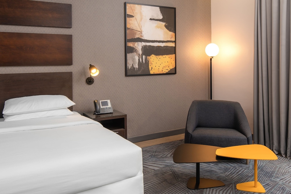 Deluxe Room, 1 King Bed, City View - Photo 1