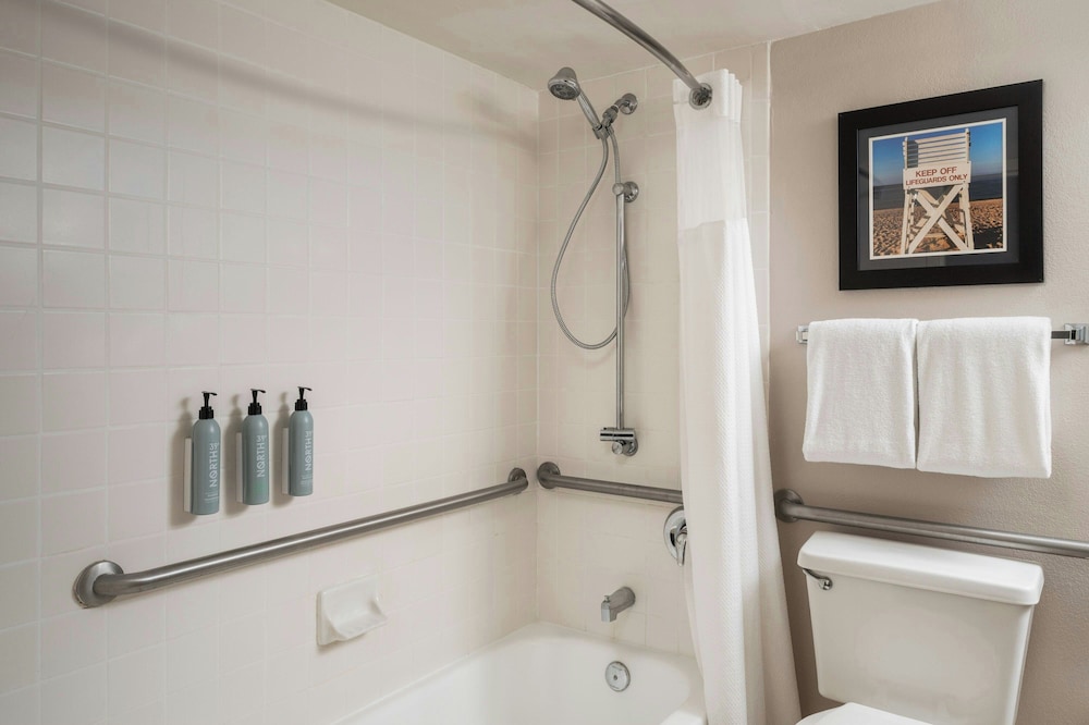 Room, 2 Queen Beds, Balcony (Mobility/Hearing Accessible, Tub) - Photo 6