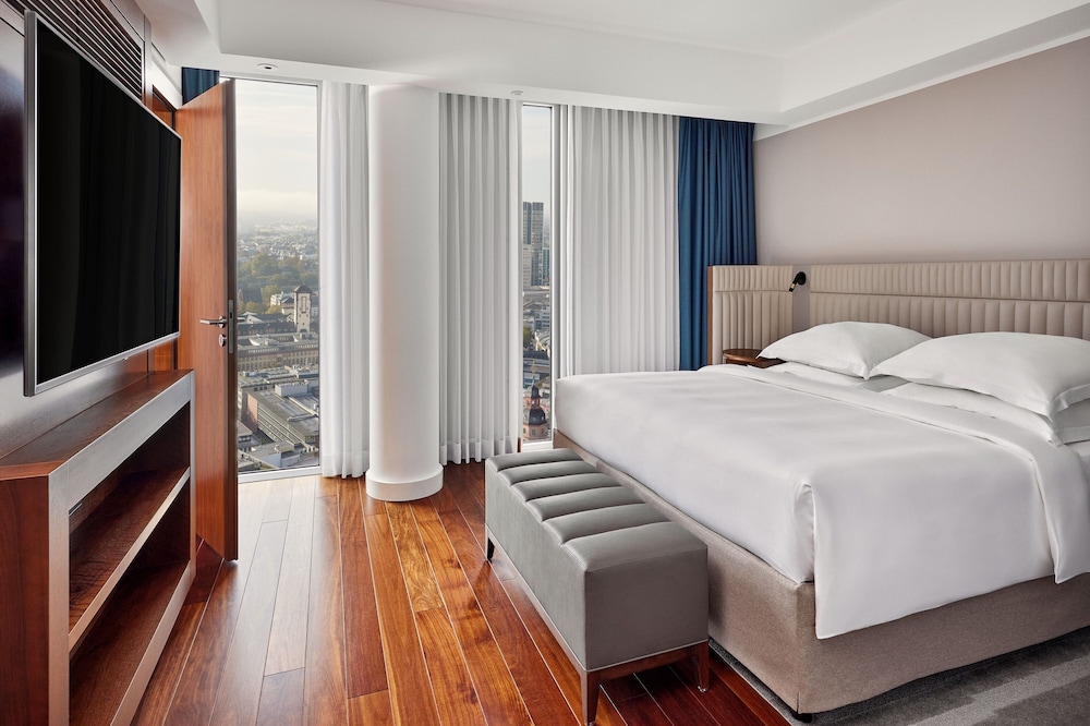 Grand Suite, 1 King Bed photo 2