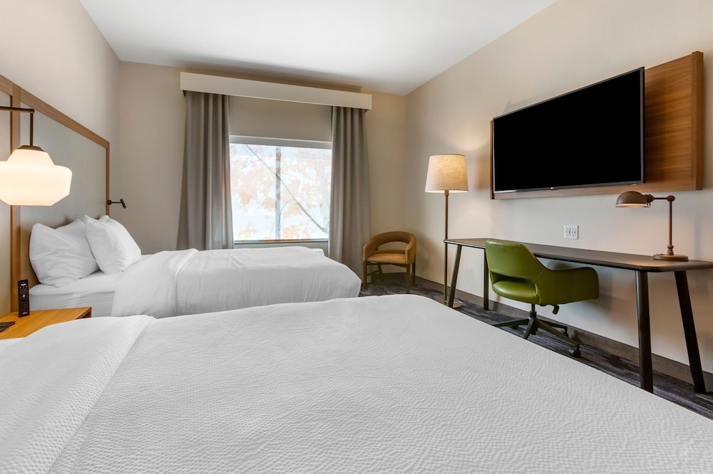 Room, 2 Queen Beds - Photo 7