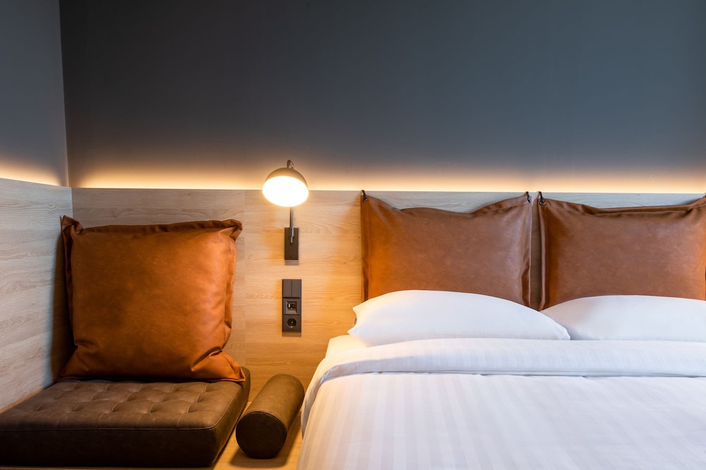 Room, 1 Queen Bed - Photo 2