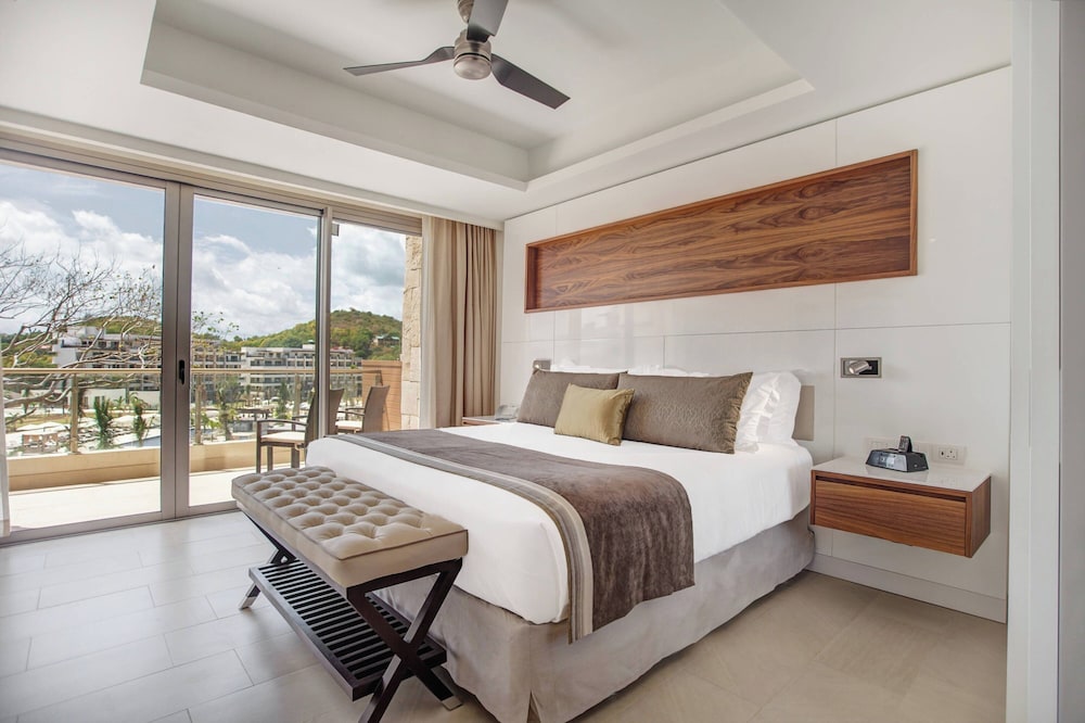 Luxury Family Suite - Photo 11