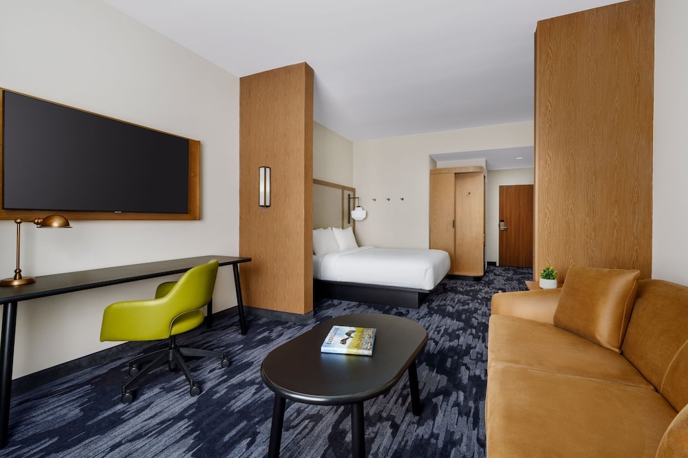 Suite, 1 King Bed with Sofa bed (Mobility Accessible, Tub) photo 1