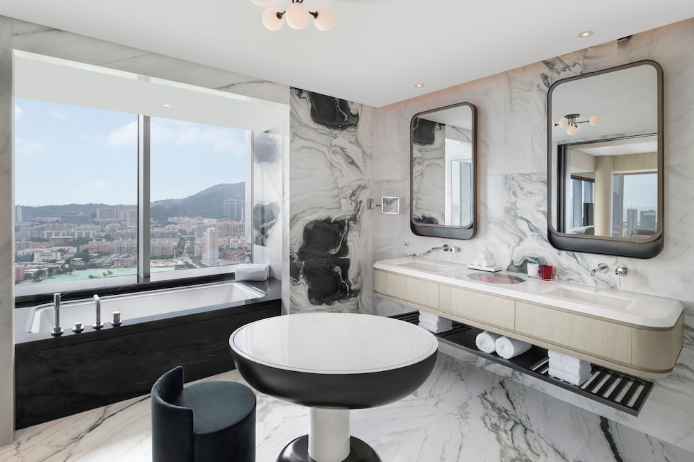 Suite, 1 Bedroom, Corner - Photo 3