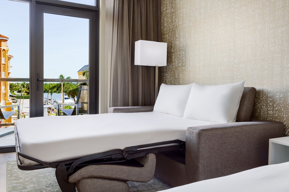 Room, 1 King Bed with Sofa bed, Balcony (Hearing Accessible) - Photo 4