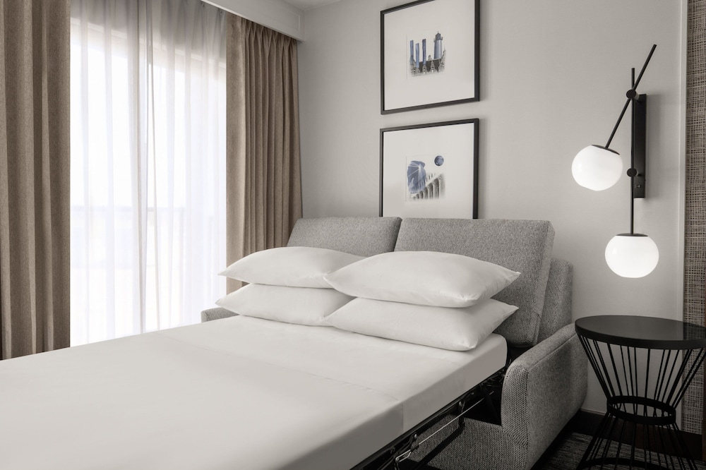 Club Room, 1 King Bed - Photo 4