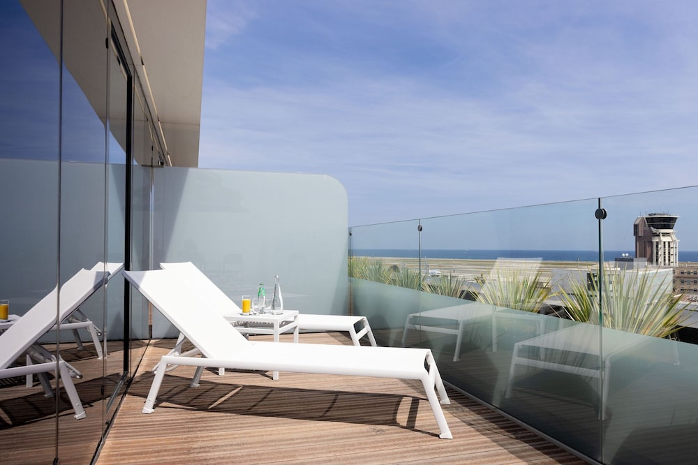 Executive Room, 1 King Bed, Sea View - Photo 1