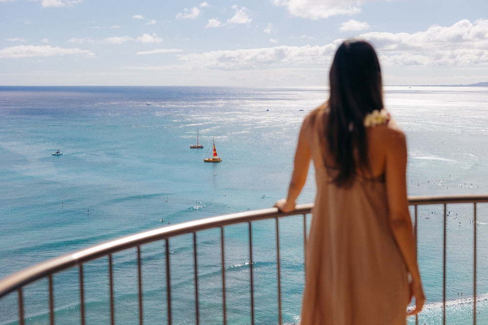 Queen Suite, One King Bedroom, Balcony