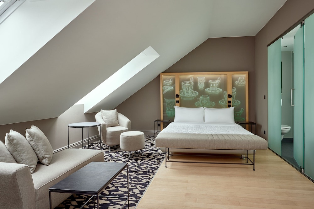 Superior Room, 1 Queen Bed, City View