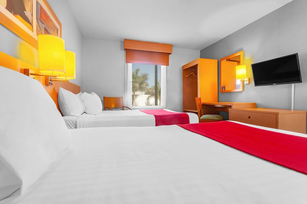 Room, 2 Double Beds - Photo 5