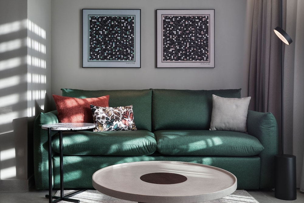 Executive Suite, 1 Bedroom, Balcony - Photo 8