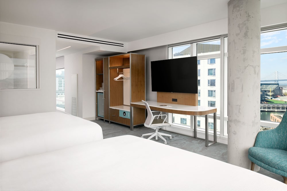 Premier Room, Multiple Beds, High Floor (Corner Two King) - Photo 5