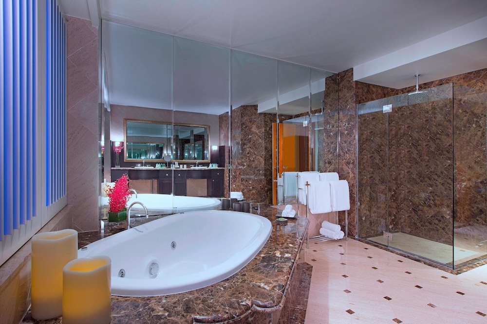 Executive Suite, 1 Bedroom - Photo 11