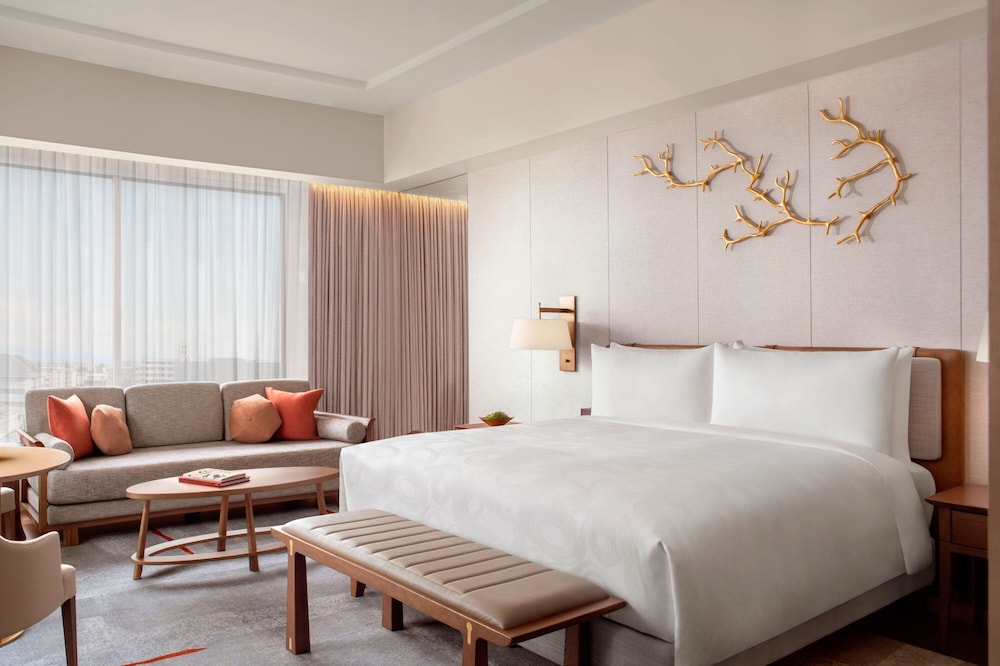 Deluxe Room, 1 King Bed, City View - Photo 3