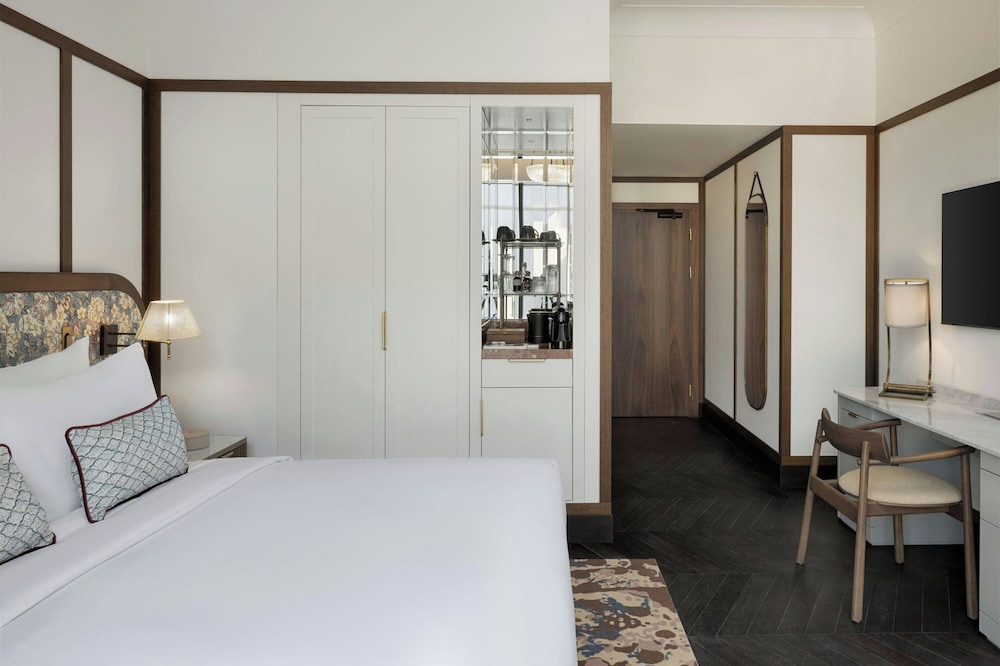 Modern Junior Suite photo 3