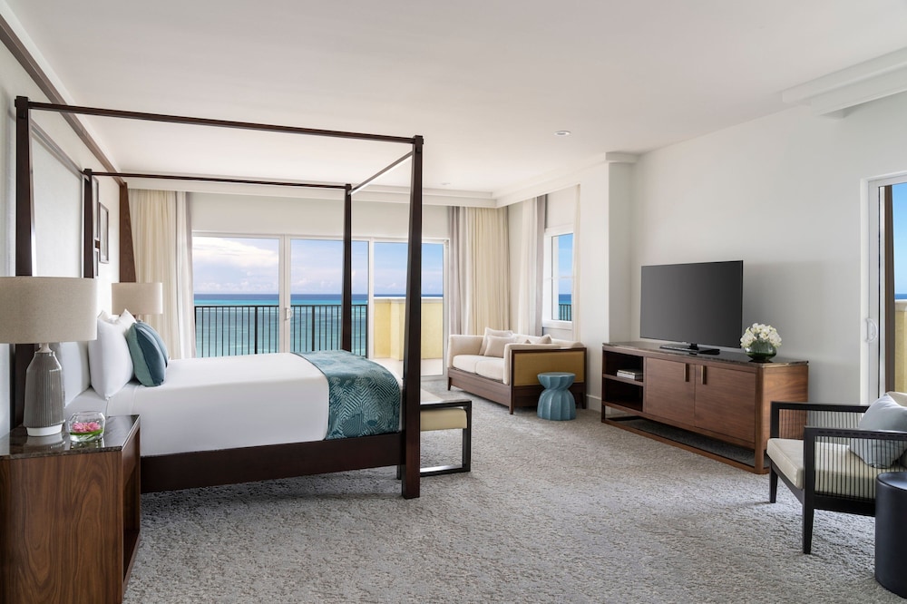 Club Suite, 1 King Bed, Oceanfront