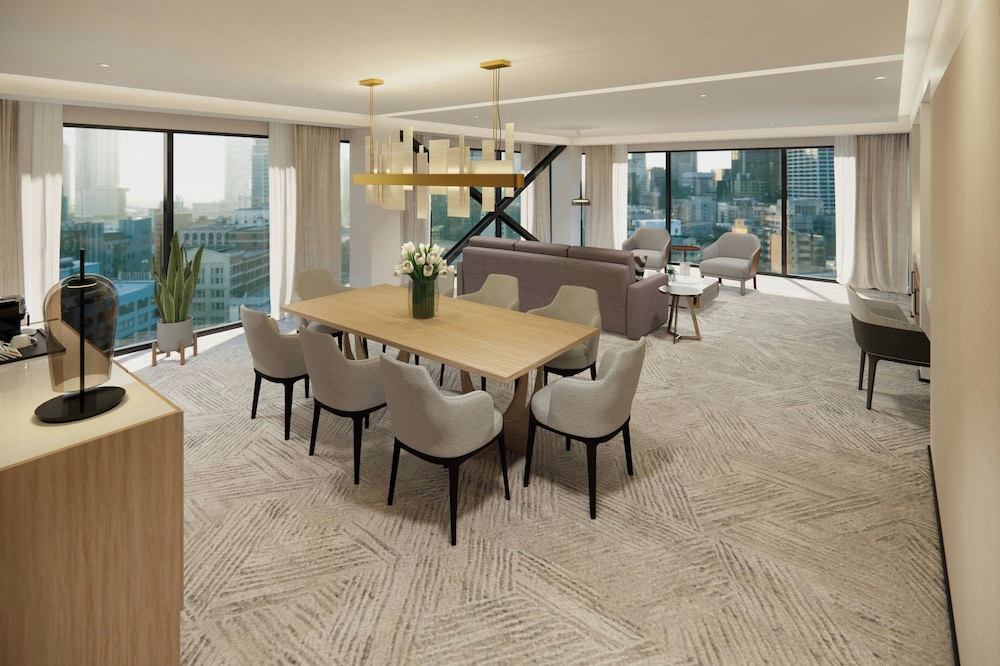 Club Suite, 1 King Bed, City View - Photo 1