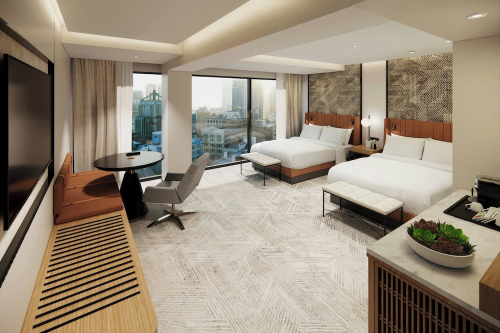 Club Room, 2 Queen Beds, City View - Photo 2