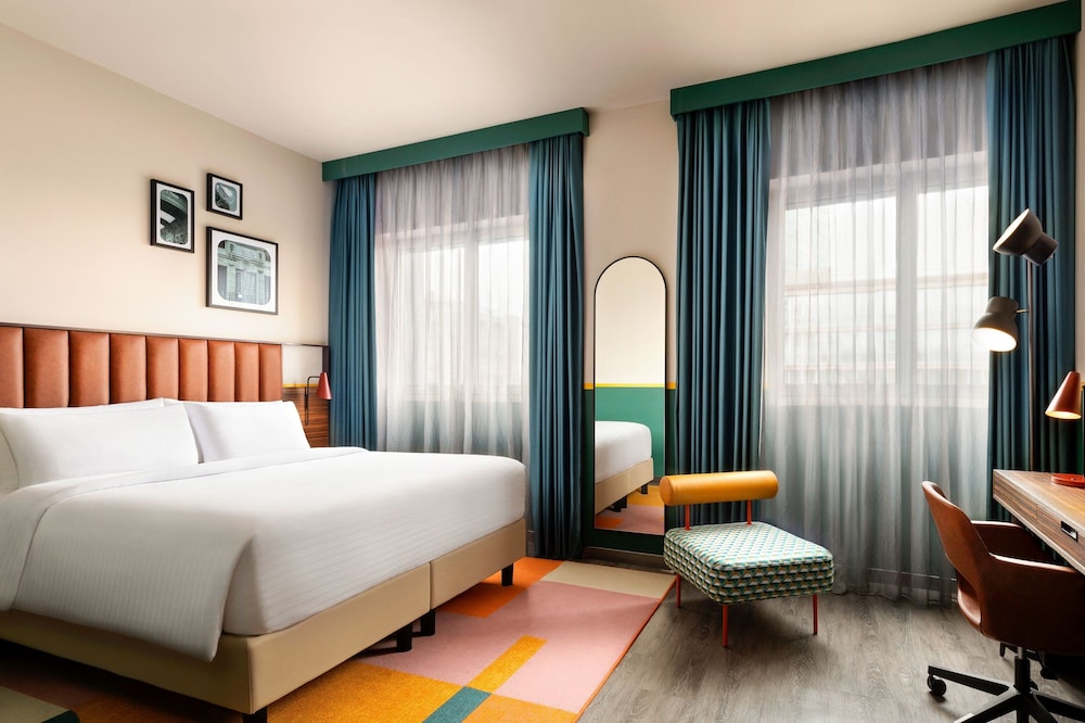 Suite, 1 King Bed with Sofa bed (Studio)