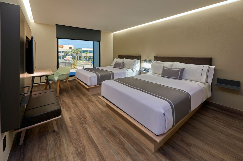 Room, 2 Queen Beds - Photo 3