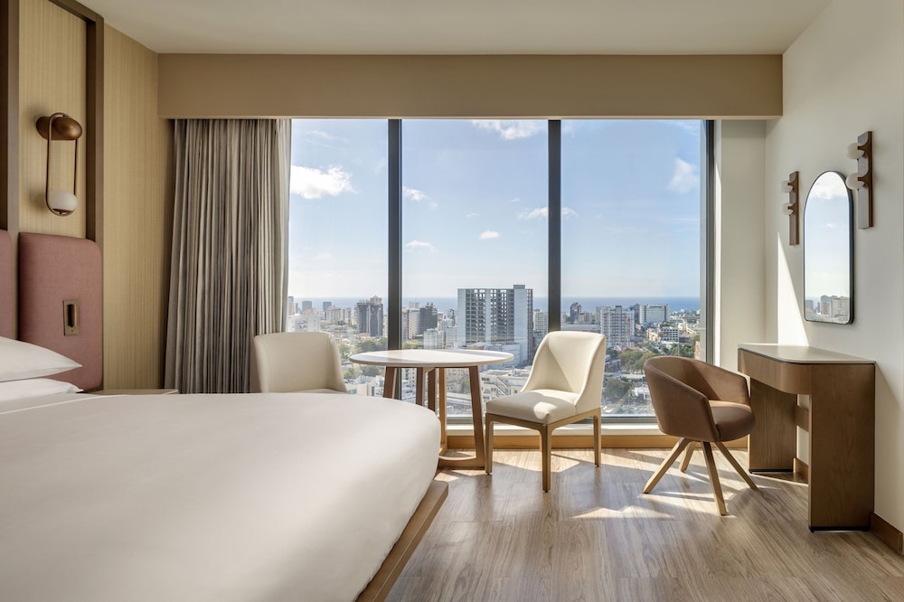 Deluxe Room, 1 King Bed, City View - Photo 5