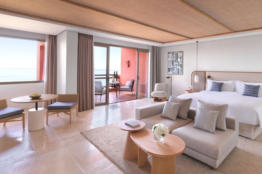 Junior Suite, 1 King Bed, Ocean View (Balcony)