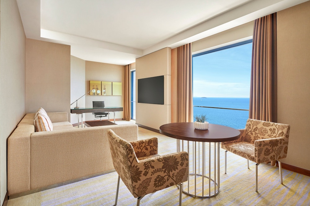 Executive Suite, 1 Bedroom - Photo 9