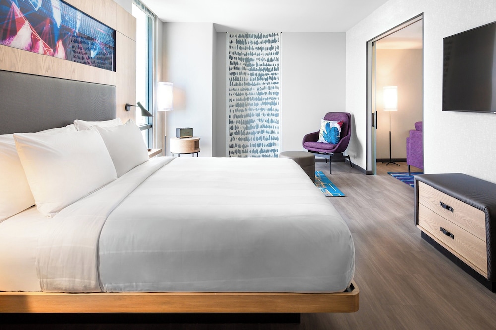 aloft, Suite, 1 King Bed, Bay View - Photo 1