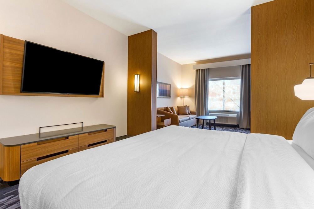 Suite, 1 King Bed with Sofa bed - Photo 6