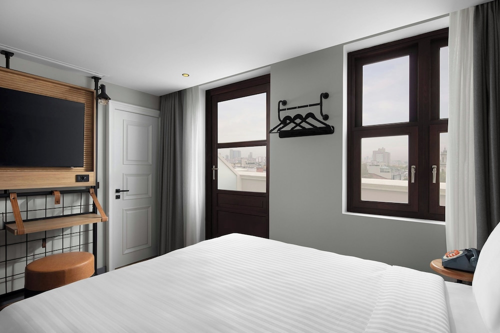 Suite, 1 Bedroom, City View thumbnail 6