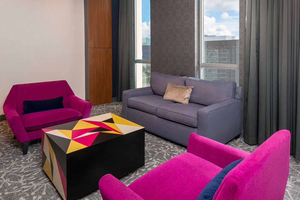 Suite, 2 Queen Beds thumbnail 5