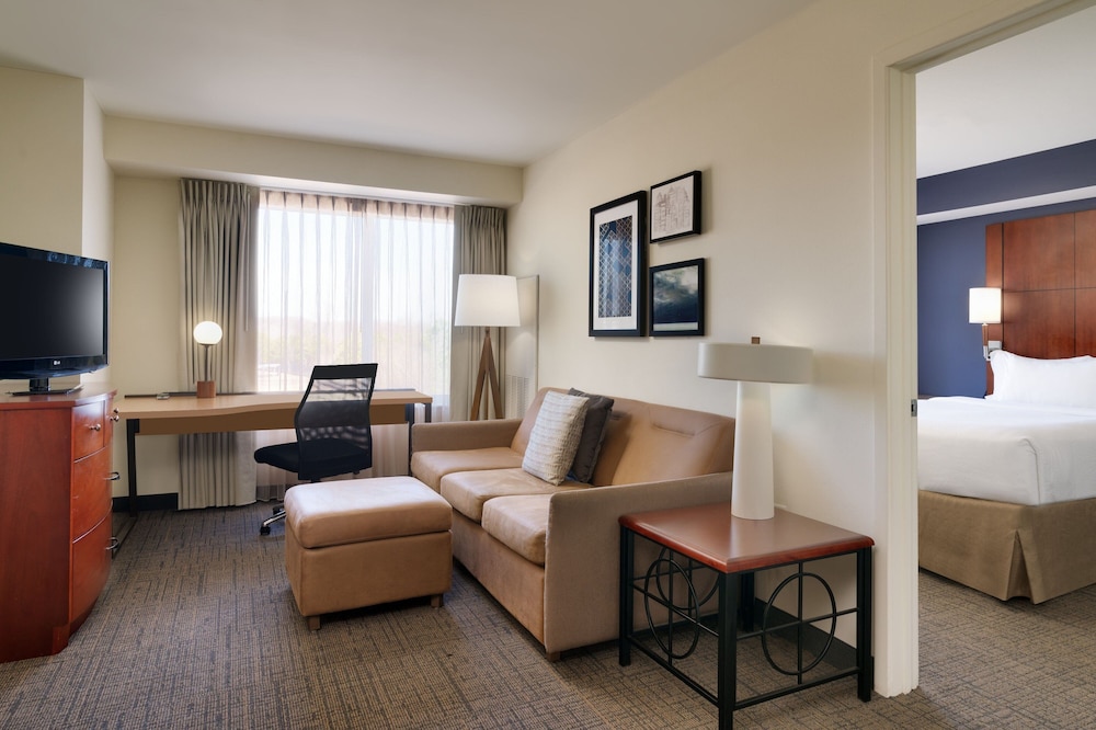 Suite, 2 Bedrooms (Mobility Accessible, Roll-In Shower) photo 3