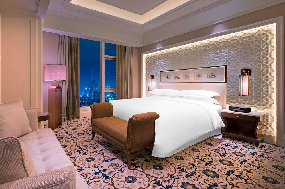 Club Suite, 1 King Bed photo 3