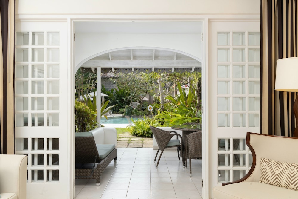Junior Suite, 1 King Bed, Balcony, Garden View