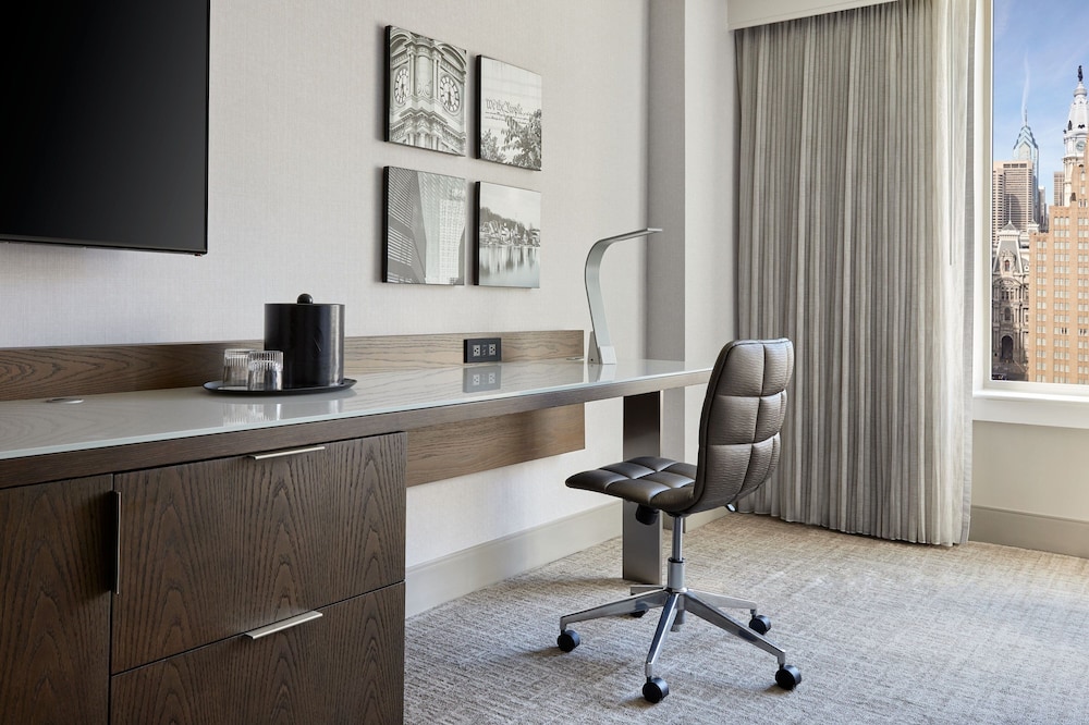 Suite, 1 King Bed with Sofa bed