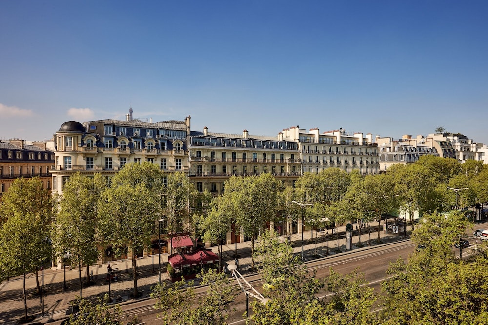 Champs Elysees view Suite