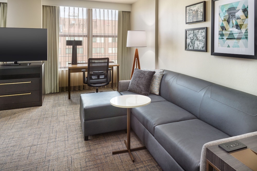 Suite, 1 Bedroom - Photo 10